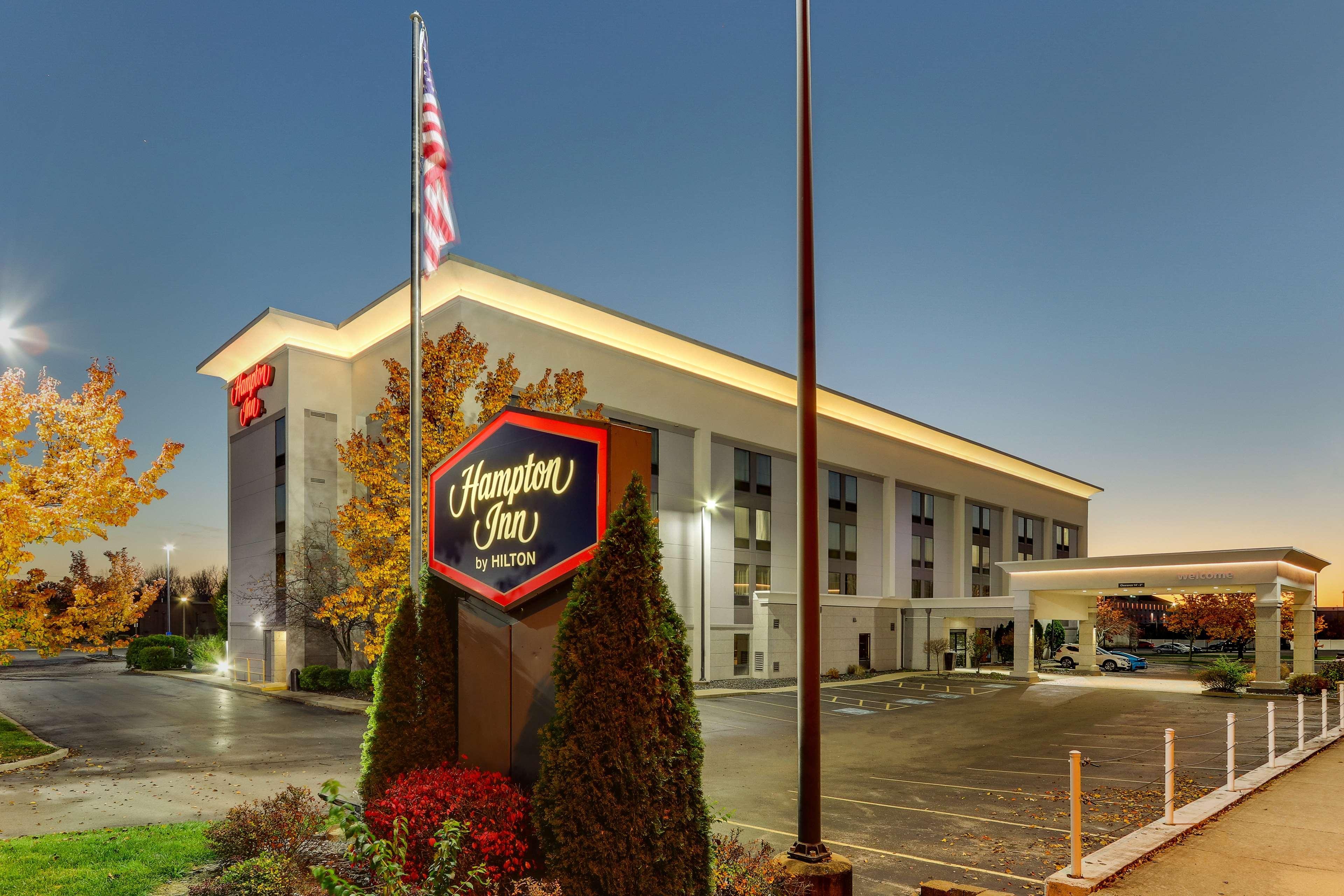 Hampton Inn Springfield Exterior photo