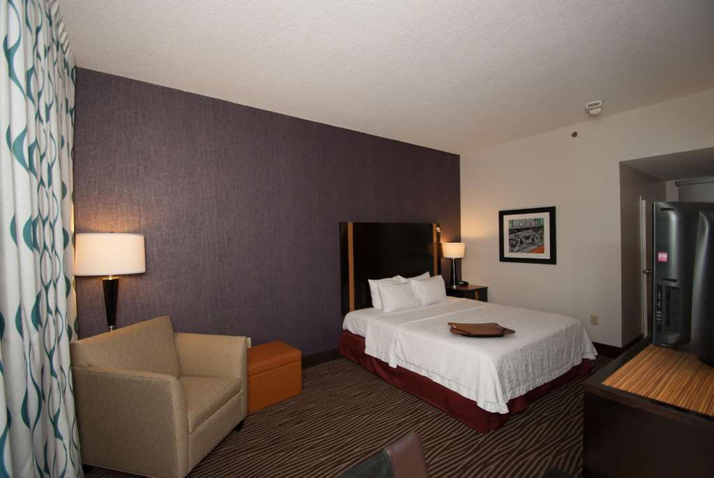 Hampton Inn Springfield Room photo